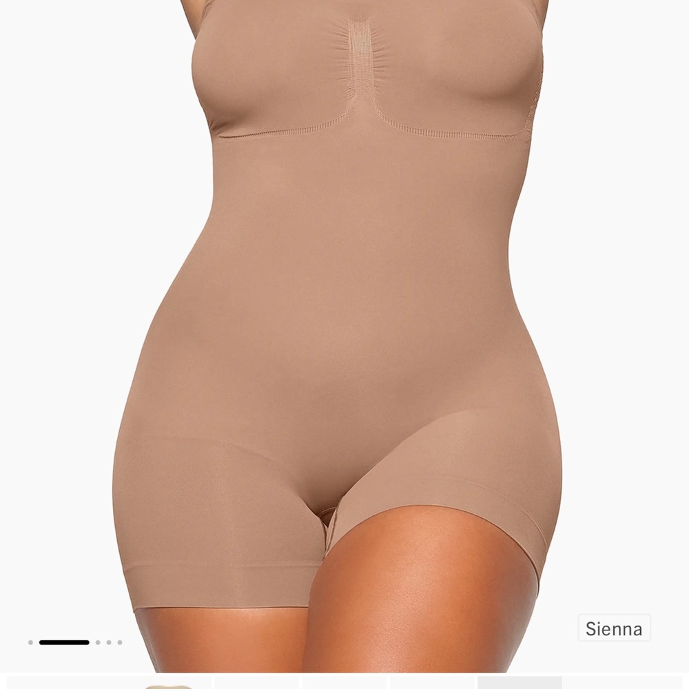 SKIMS Seamless Sculpt Strapless Shortie Bodysuit - Picture 5 of 6